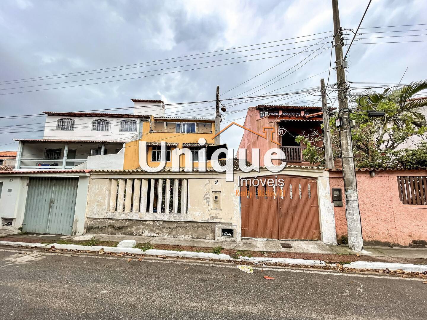 Casa à venda com 6 quartos, 280m² - Foto 1