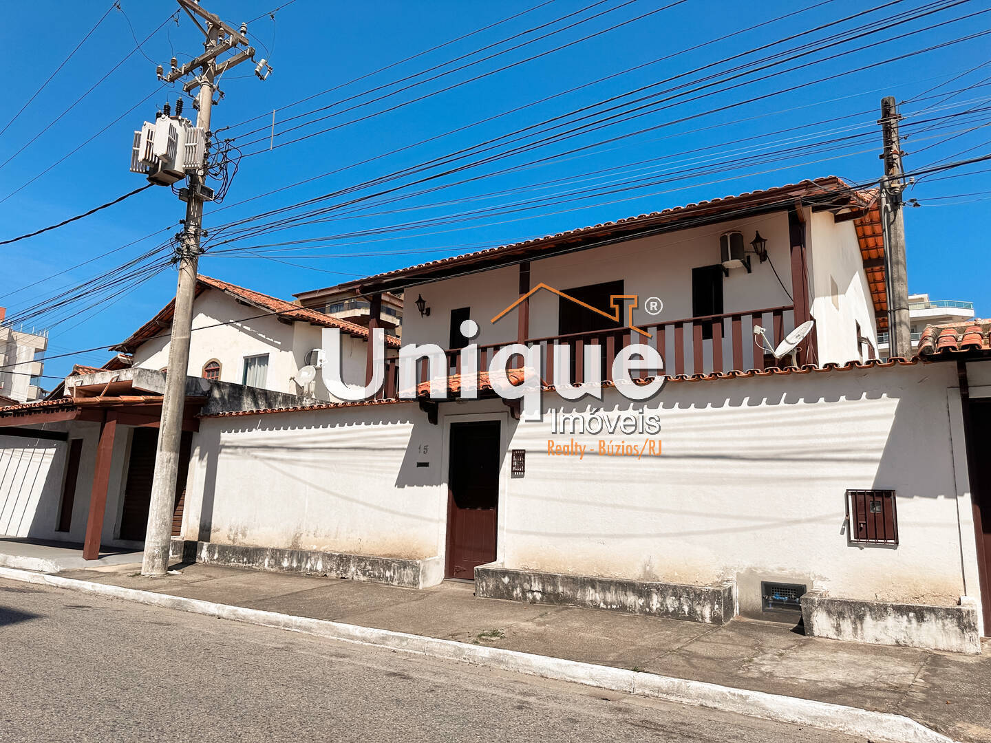 Casa à venda com 4 quartos, 200m² - Foto 1