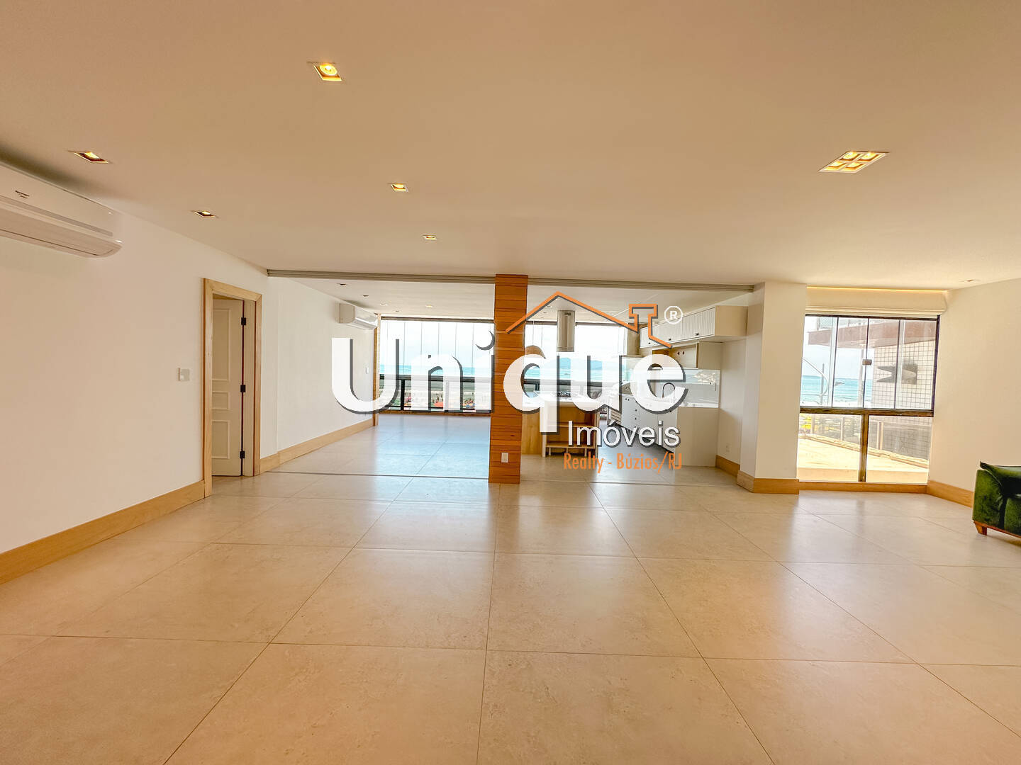 Apartamento à venda com 3 quartos, 260m² - Foto 2