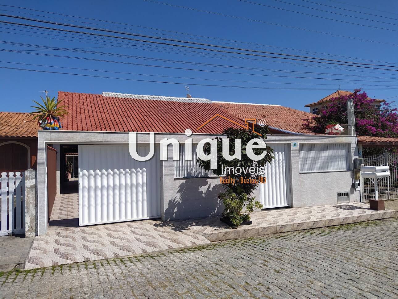 Casa à venda com 5 quartos, 300m² - Foto 1