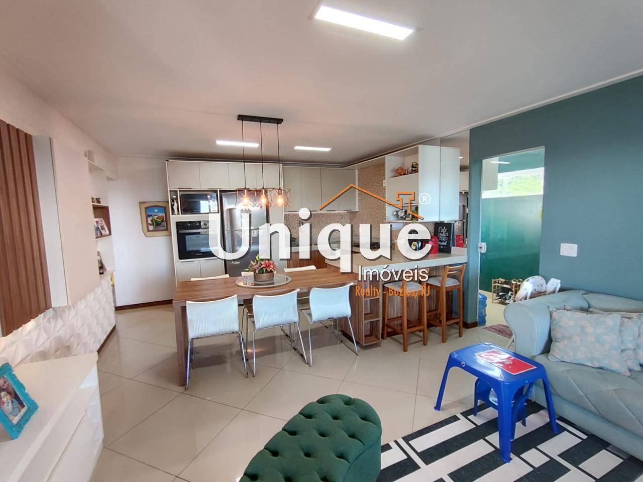 Casa à venda com 3 quartos, 183m² - Foto 1