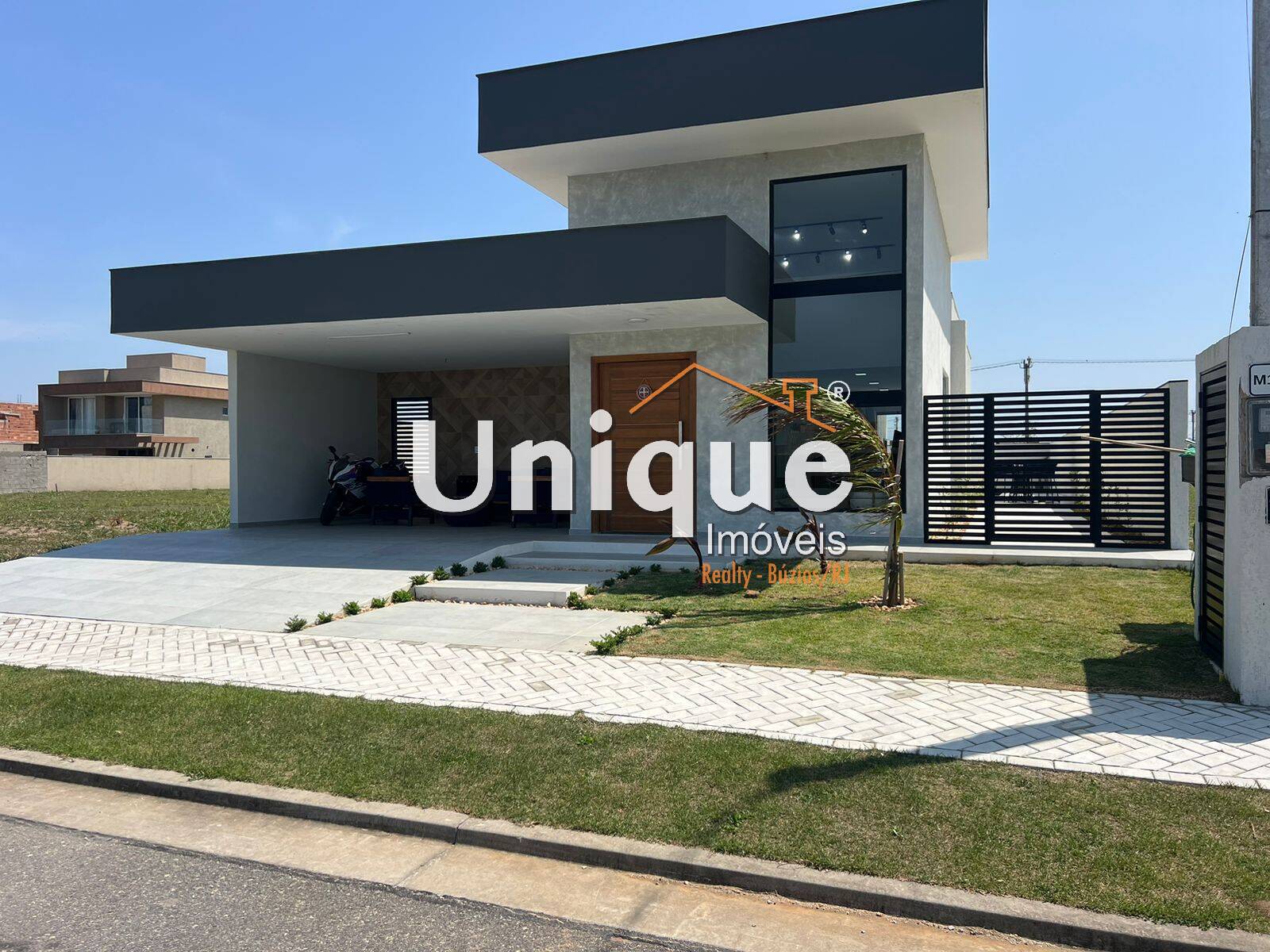 Casa à venda com 3 quartos, 360m² - Foto 1